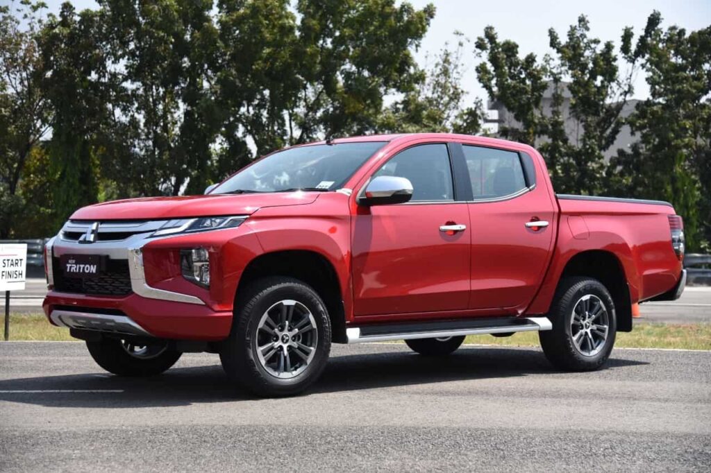 Mobil Mitsubishi Triton 2021