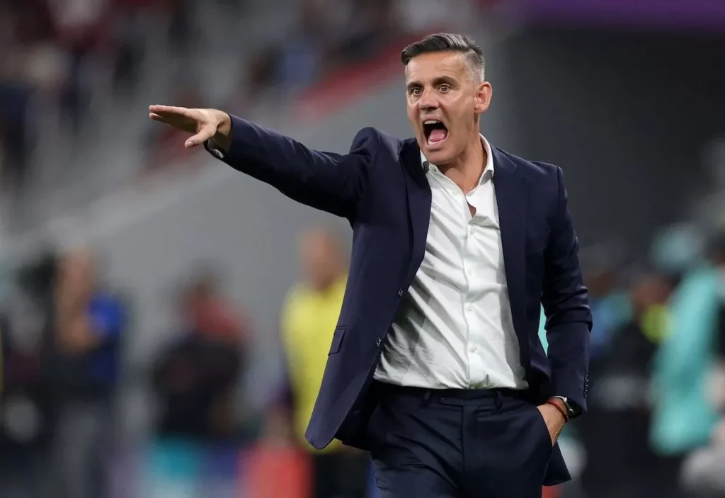 John Herdman Memberikan Arahan di Pinggir Lapangan