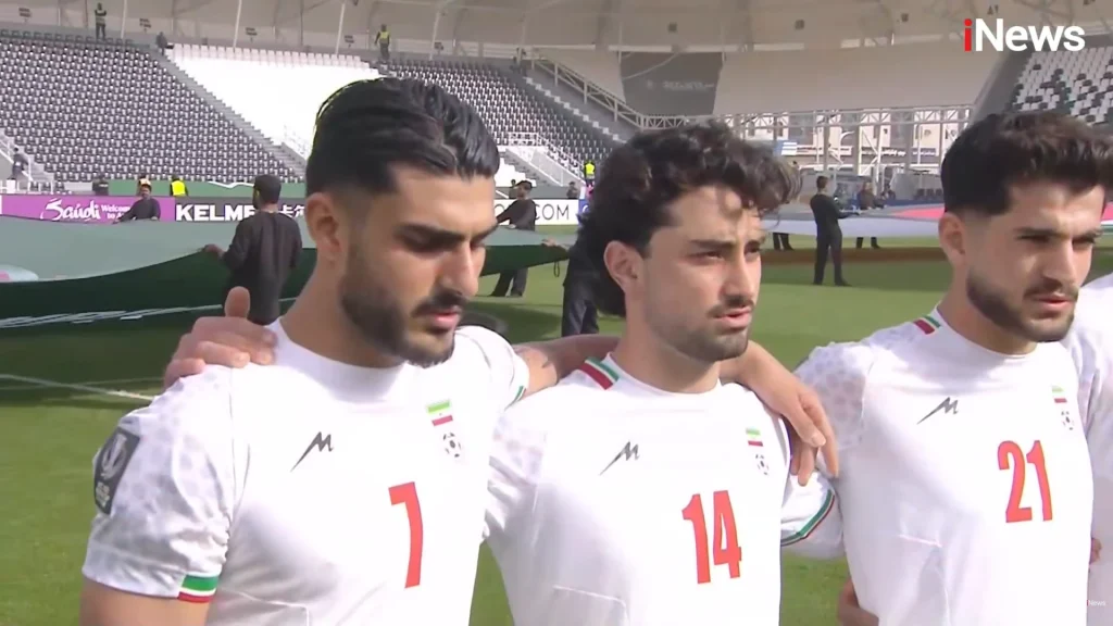 Piala Asia 2026 Tim Iran sedang menyanyikan lagu kebangsaan sebelum bertanding